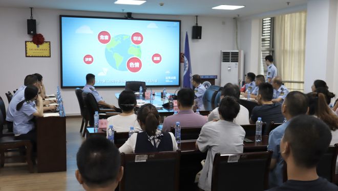规范网络书店经营 共筑清朗文化环境——市文化市场综合执法支队开展网络书店规范经营普法宣传活动